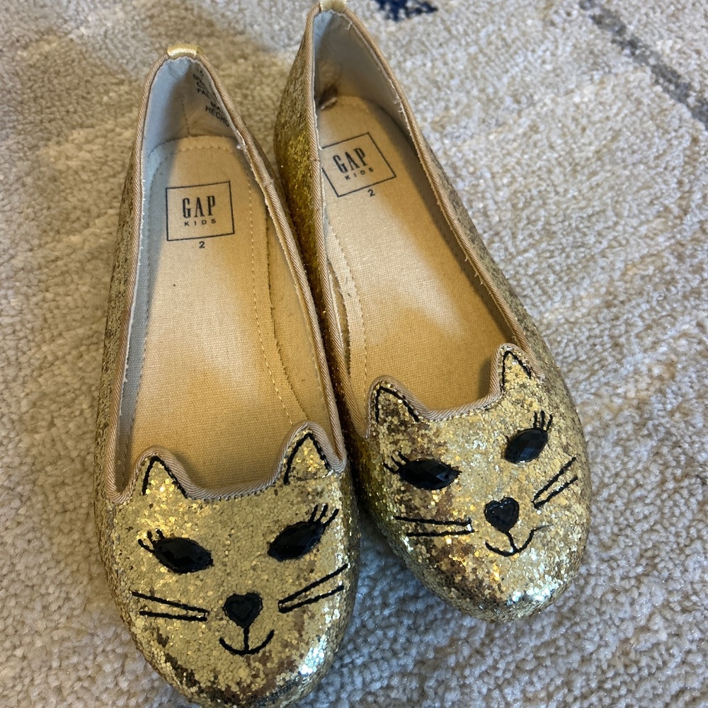 GAP Cat gold dress shoes